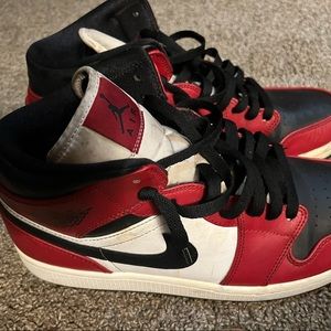 Retro Jordan 1 black toe